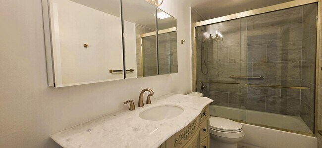 Building Photo - 2600 N Flagler Dr