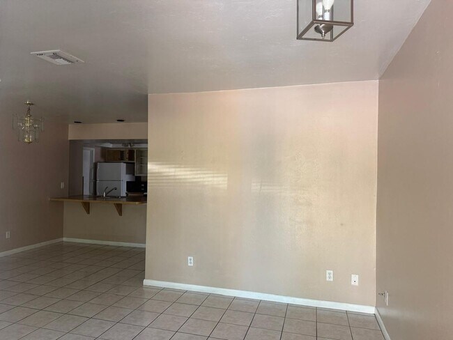 Building Photo - 517 SE 23rd Pl