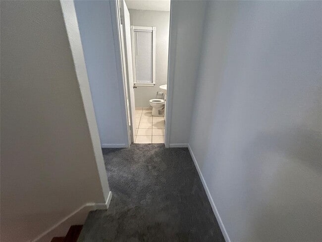 Building Photo - 4020 Blue Bonnet Blvd