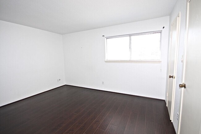 Building Photo - 6111 Beverly Hill St