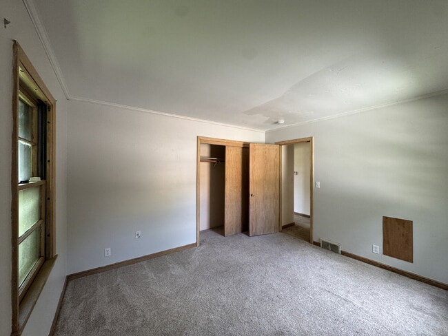 Building Photo - 3BR/1BA in Roseville Featuring A Sprawling Fenced Yard & An Attached Garage