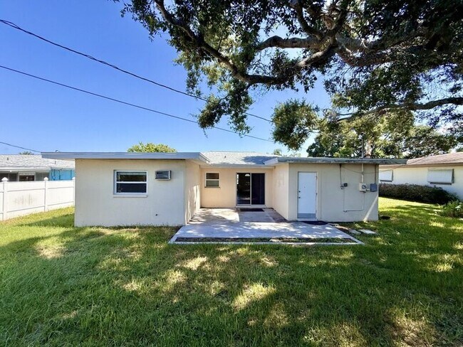 Building Photo - 14218 Sharon Dr