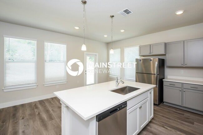 Building Photo - 3 Bedroom Pet-Friendly Home in Deland, FL ...