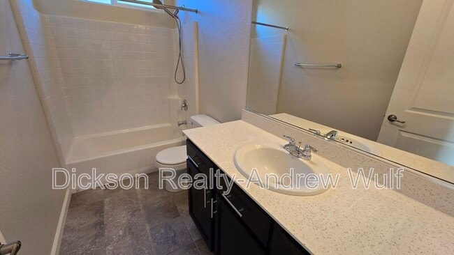 Building Photo - 7052 Diversey Dr