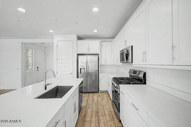 Building Photo - 670 S Owl Dr