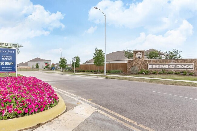 Building Photo - 6330 Highland Hts Dr