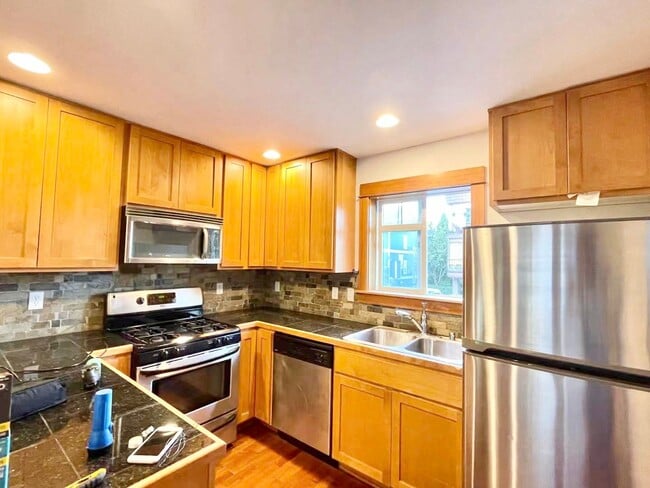 Building Photo - Great TownHome For Rent