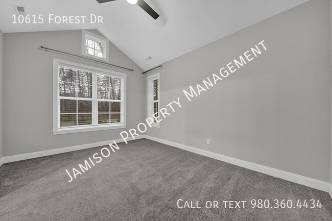 Building Photo - 10615 Forest Dr