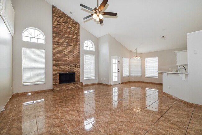 Building Photo - 12612 Belrose Ave