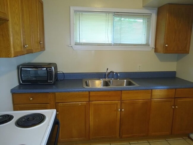 Building Photo - Chapel Hill/South Merritt Mill Road Apartment