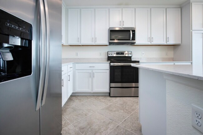 Building Photo - Riverfront Condo - 2 bed - 2 bath for rent