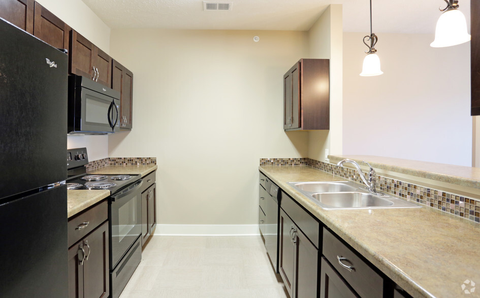 Kitchen - Chantacleer Apartments