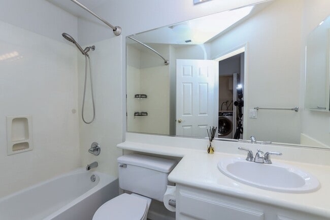 Building Photo - 3 Bed / 2.5 bath pet friendly townhome with a bonus home office/den + EV charger in garage. YouTu...