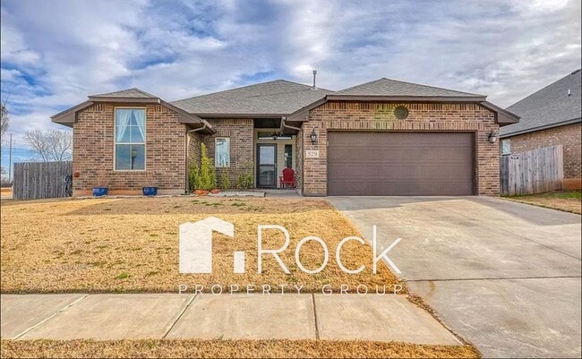 Primary Photo - 3 Bedroom Home in North Norman with New Ca...
