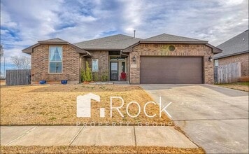 Building Photo - 3 Bedroom Home in North Norman with New Ca...