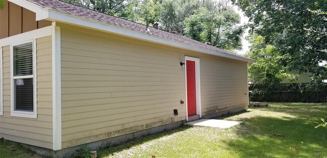 Building Photo - 1110 N 9th St