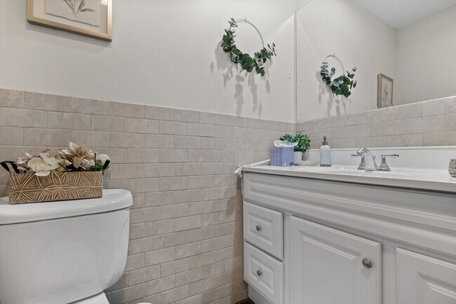 Building Photo - 149 Cottage St