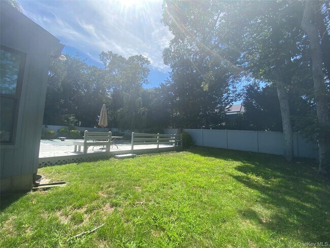 Building Photo - 15 Crestview Dr