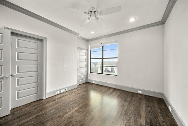 Building Photo - 2905 Bering Dr