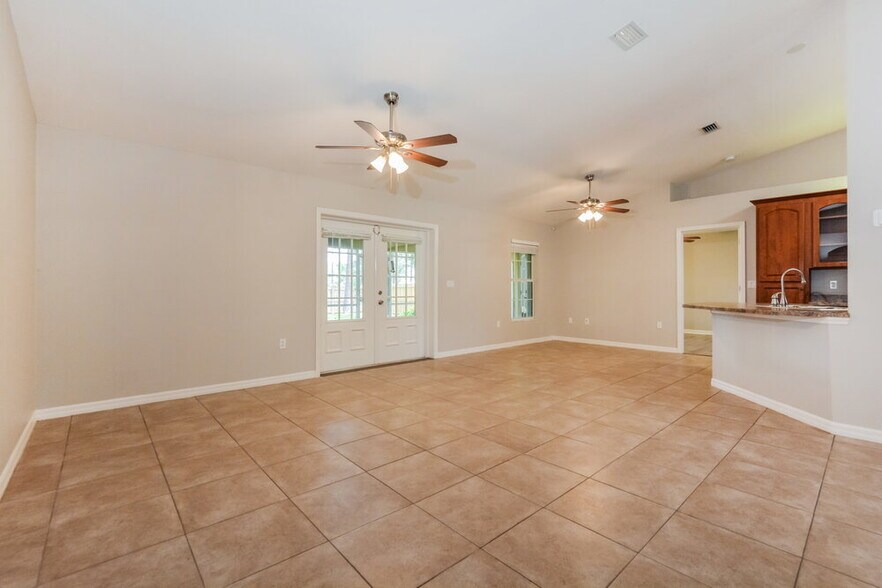 Building Photo - 11546 Lake Dr