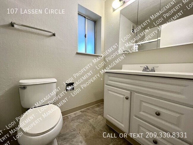 Building Photo - 107 Lassen Cir