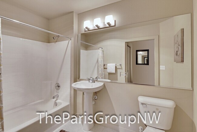 Building Photo - Fabulous Capitol Hill Condo w/View & Tons of Amenities!