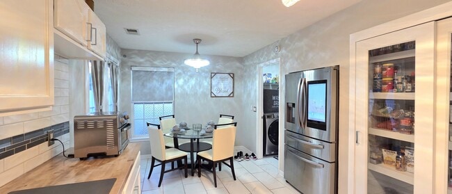 Building Photo - 5464 Daniel Ray Dr