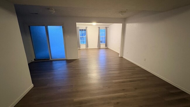 Building Photo - 577 MacIntosh Cir