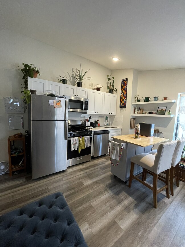 Building Photo - 1917 Spring Garden St