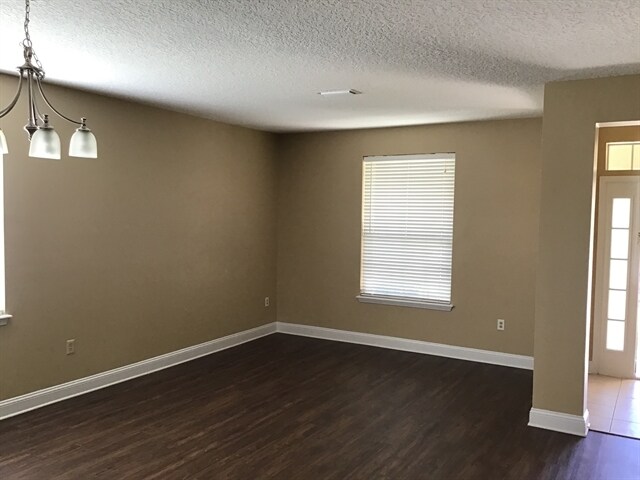 Building Photo - 724 Spruce Pine Ln