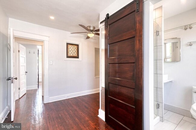 Building Photo - 860 W 33rd St