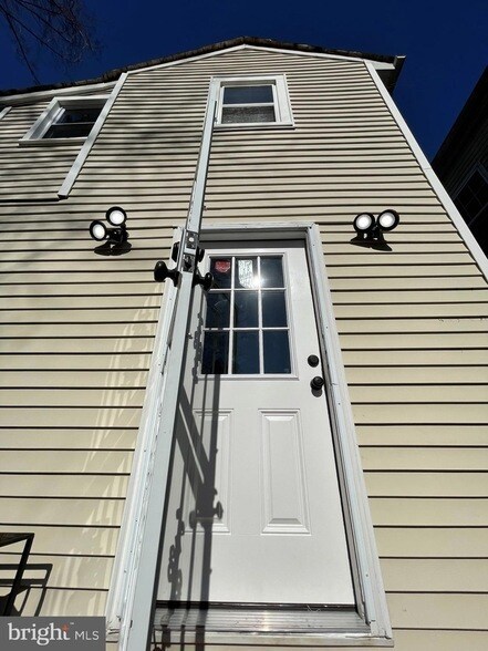 Building Photo - 5325 Gay St NE