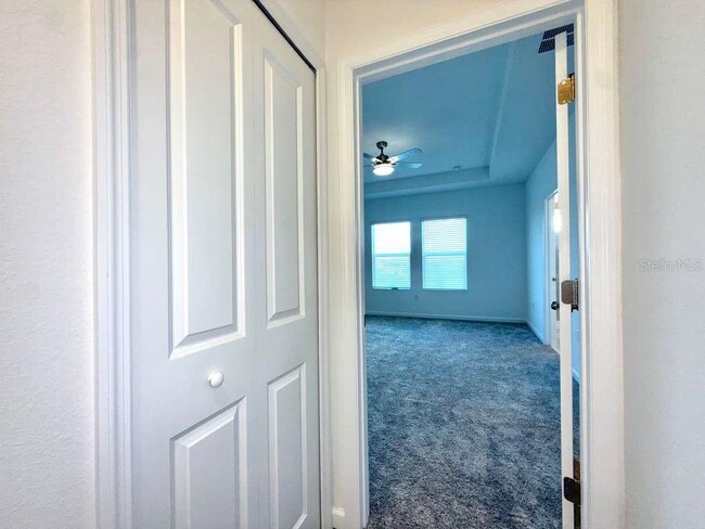 Building Photo - 2473 Skyline Lp