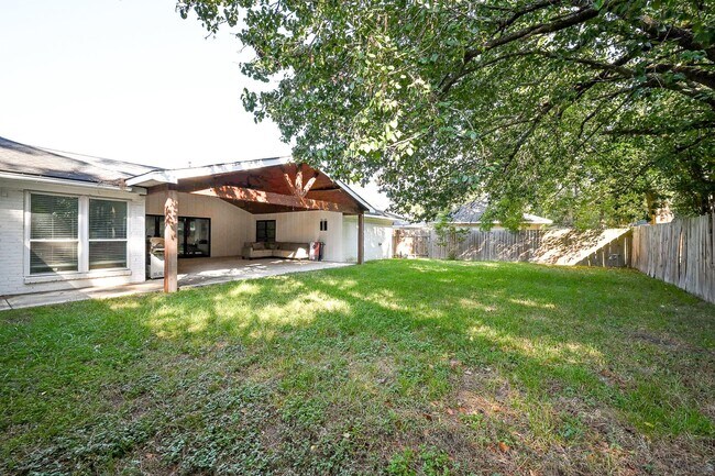 Building Photo - 25602 Yellow Pine Ln