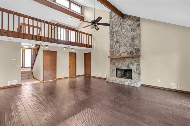 Building Photo - 1616 Maple Ridge Dr