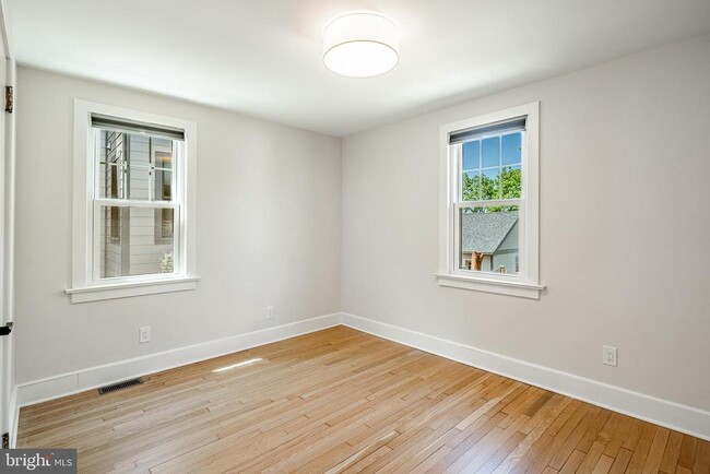 Building Photo - 149 2nd Ave