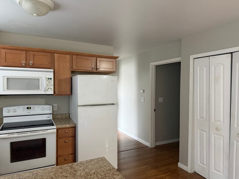 Building Photo - 206 S Springfield St