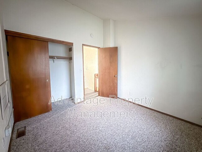 Building Photo - 1765 NW Grant Ave