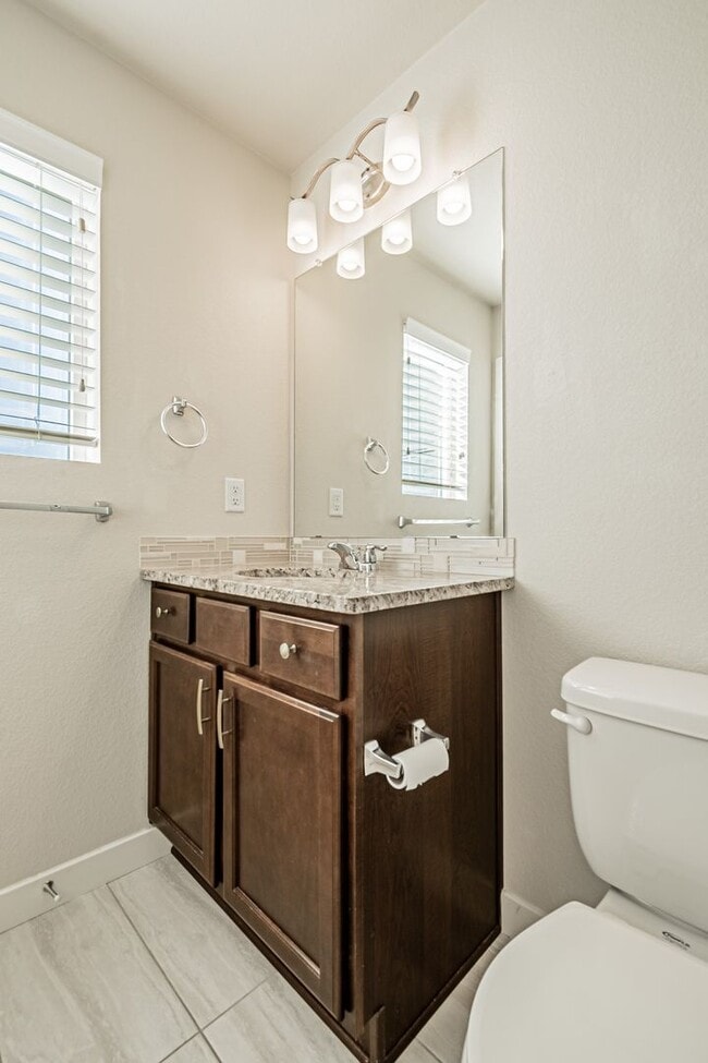 Building Photo - Modern 2BD, 2.5BA Broomfield Townhome with...