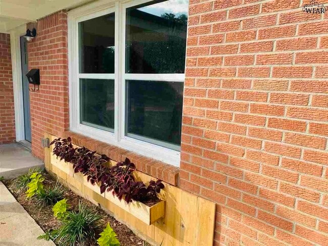 Building Photo - 4808 Alamo Dr