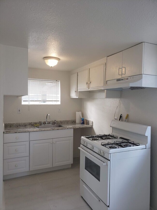 Building Photo - Bryant