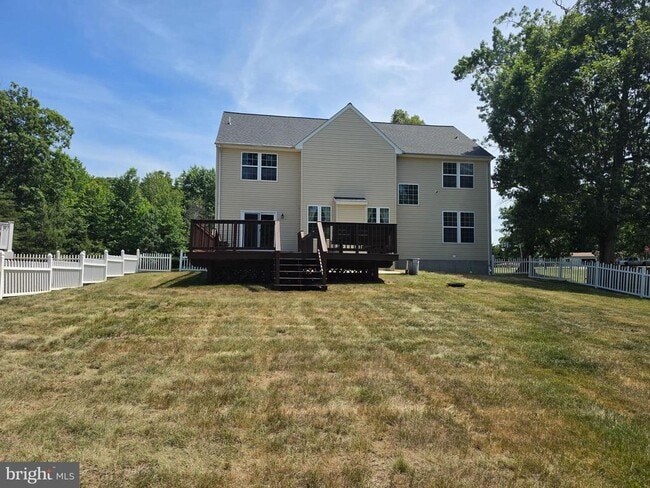 Building Photo - 45370 Barefoot Dr