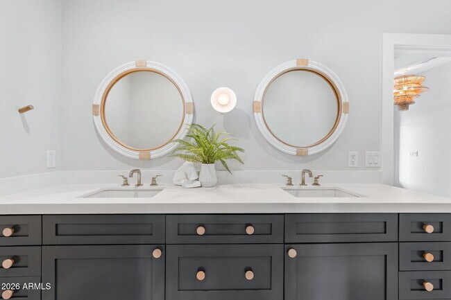 Building Photo - 3842 E San Miguel Ave