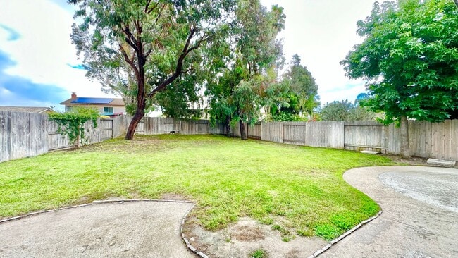 Building Photo - Charming, Single-Story Home, Spacious Backyard, Minutes to Everything, in Whelan Ranch Community ...