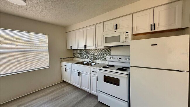 Building Photo - 696 Michigan Ct