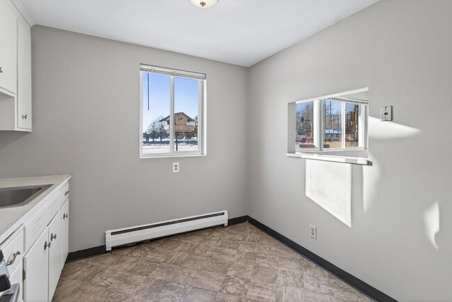 Building Photo - Spacious 2BR/1Bath Available Now!