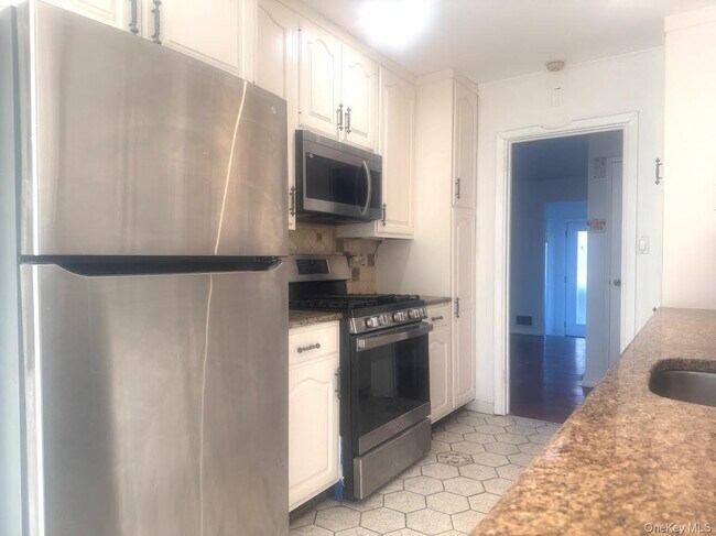 Building Photo - 23 Gay Dr