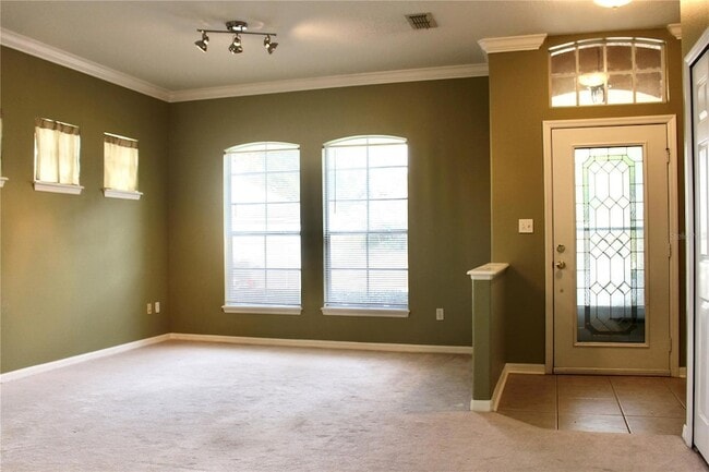 Building Photo - 810 Hillside Dr