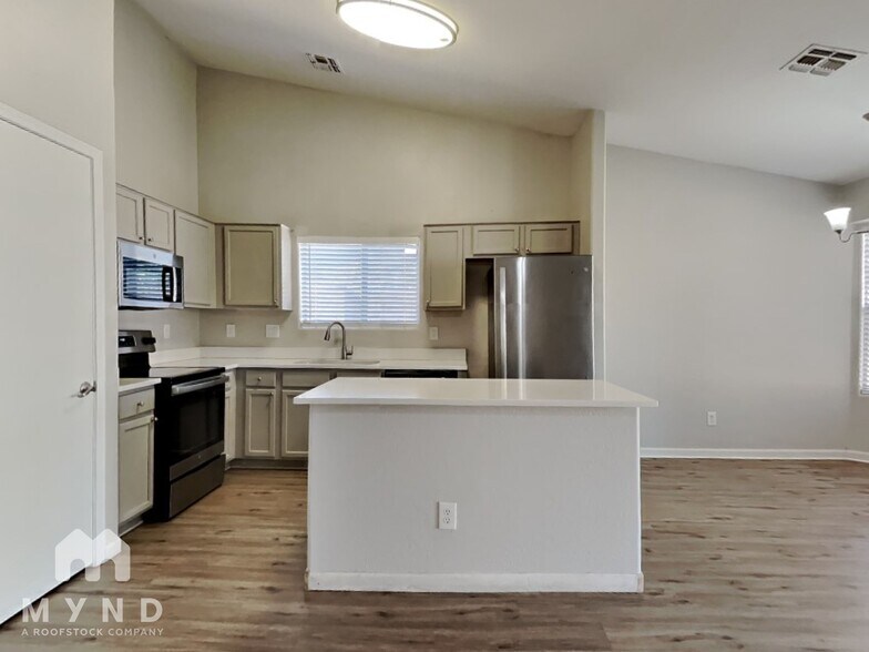 Primary Photo - 7922 W Whyman Ave