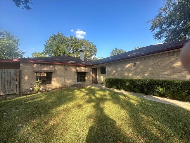 Building Photo - 13258 Bluff View Dr